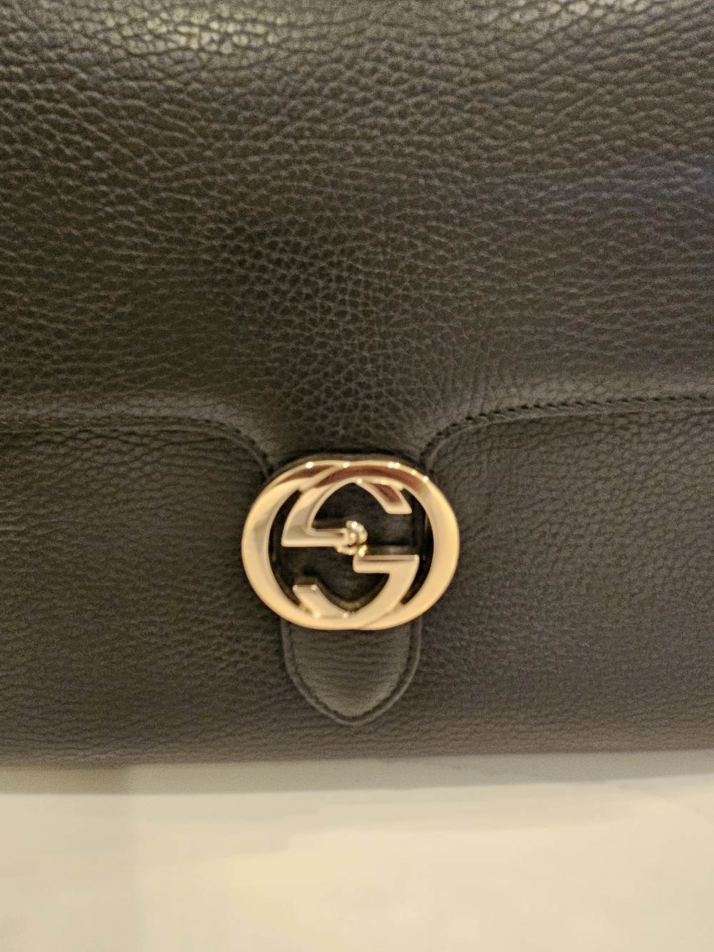 Gucci Black Leather Shoulder Bag with Gold Chain and GG Logo - Picture 3 of 7
